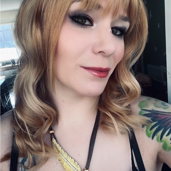 Meet your Posher, Xia Lee - Picture 3 of 12